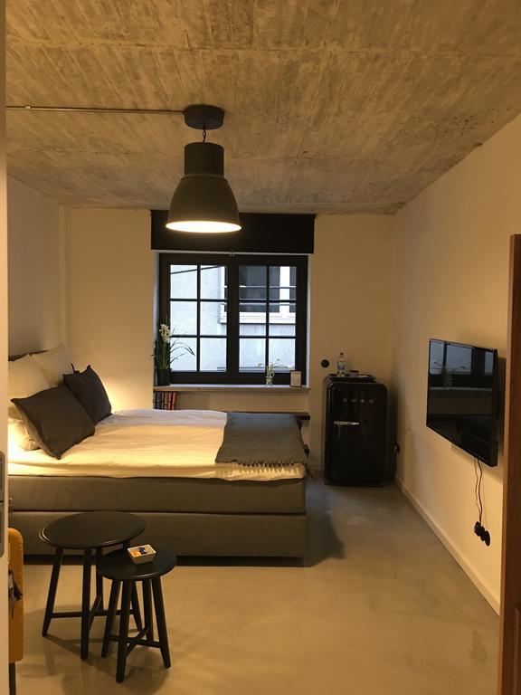 Square Rooms 8 Дюссельдорф Номер фото