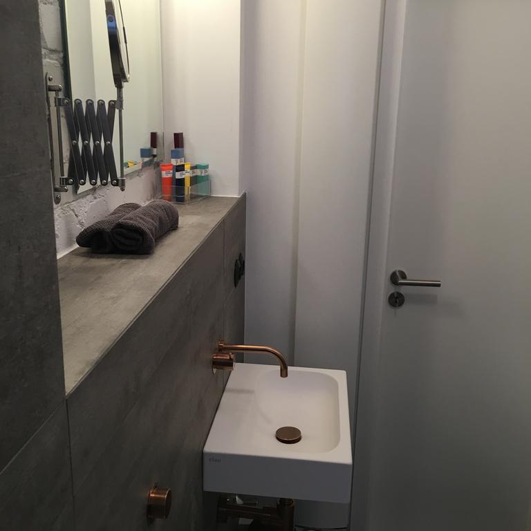 Square Rooms 8 Дюссельдорф Номер фото